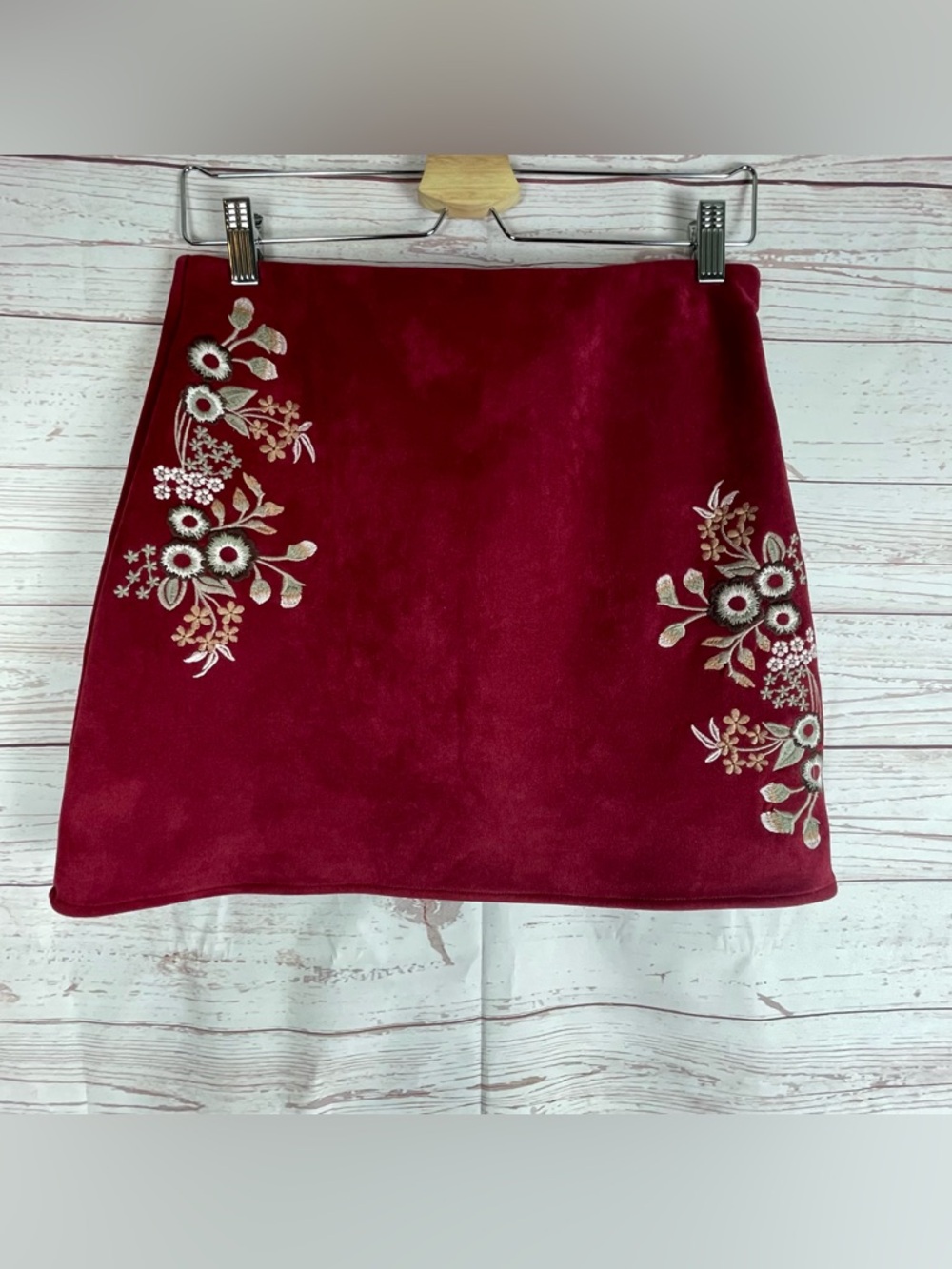 Mi Ami Skirt Size M Red Faux Suede Embroidered Floral Stretch Mini Boho Festival